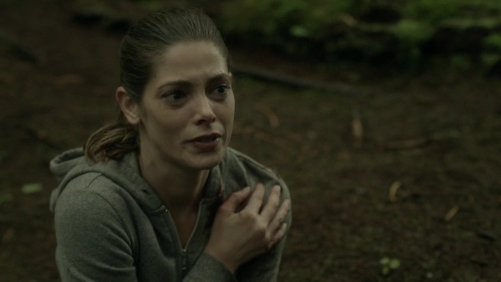 Ashley-Greene-dot-NL_Rogue4x07Bifocals2793.jpg