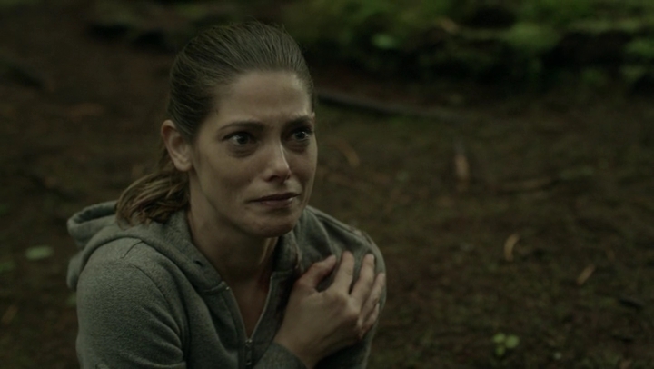 Ashley-Greene-dot-NL_Rogue4x07Bifocals2804.jpg