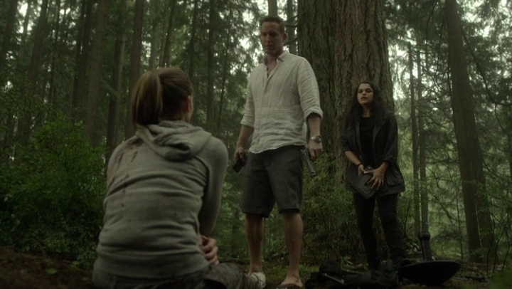 Ashley-Greene-dot-NL_Rogue4x07Bifocals2806.jpg