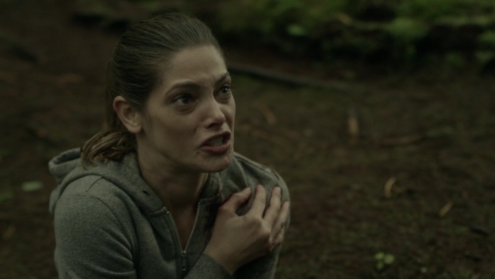 Ashley-Greene-dot-NL_Rogue4x07Bifocals2807.jpg
