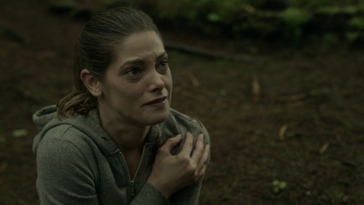 Ashley-Greene-dot-NL_Rogue4x07Bifocals2808.jpg