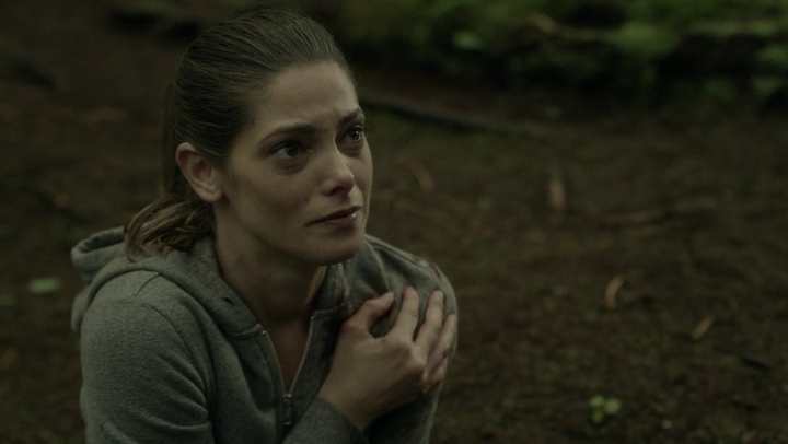 Ashley-Greene-dot-NL_Rogue4x07Bifocals2815.jpg
