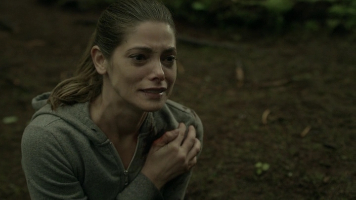 Ashley-Greene-dot-NL_Rogue4x07Bifocals2831.jpg