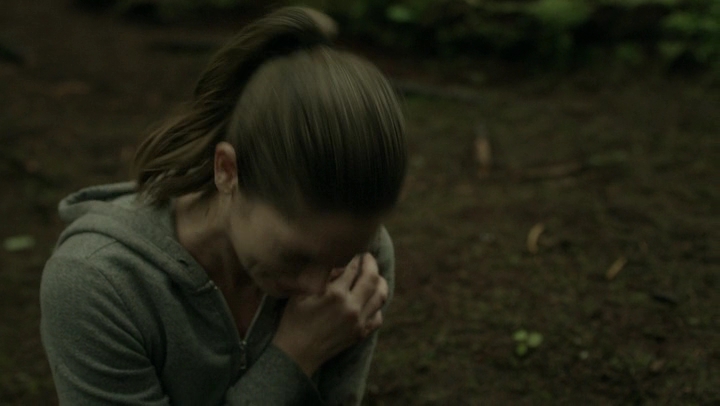Ashley-Greene-dot-NL_Rogue4x07Bifocals2832.jpg