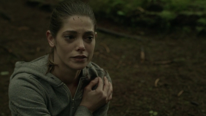 Ashley-Greene-dot-NL_Rogue4x07Bifocals2872.jpg