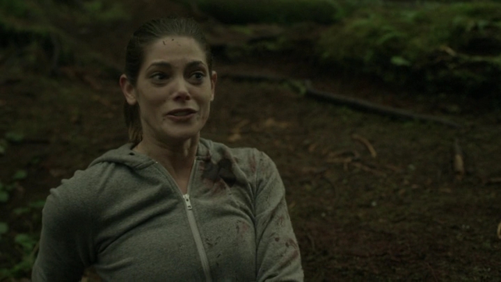Ashley-Greene-dot-NL_Rogue4x07Bifocals2885.jpg
