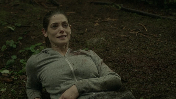 Ashley-Greene-dot-NL_Rogue4x07Bifocals2891.jpg