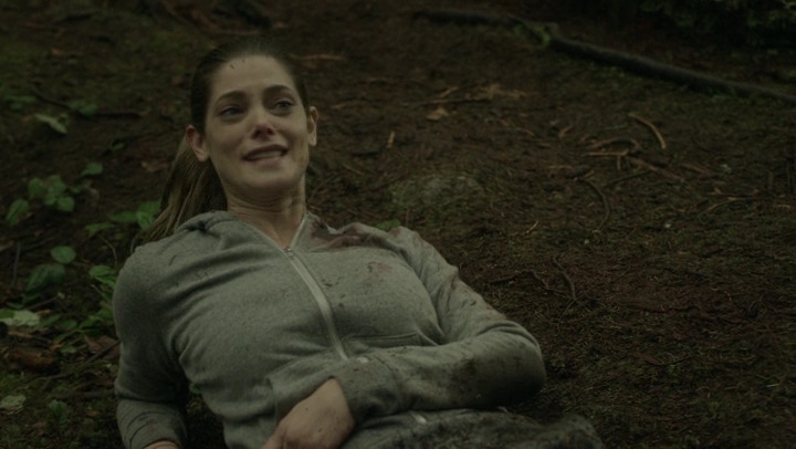 Ashley-Greene-dot-NL_Rogue4x07Bifocals2893.jpg