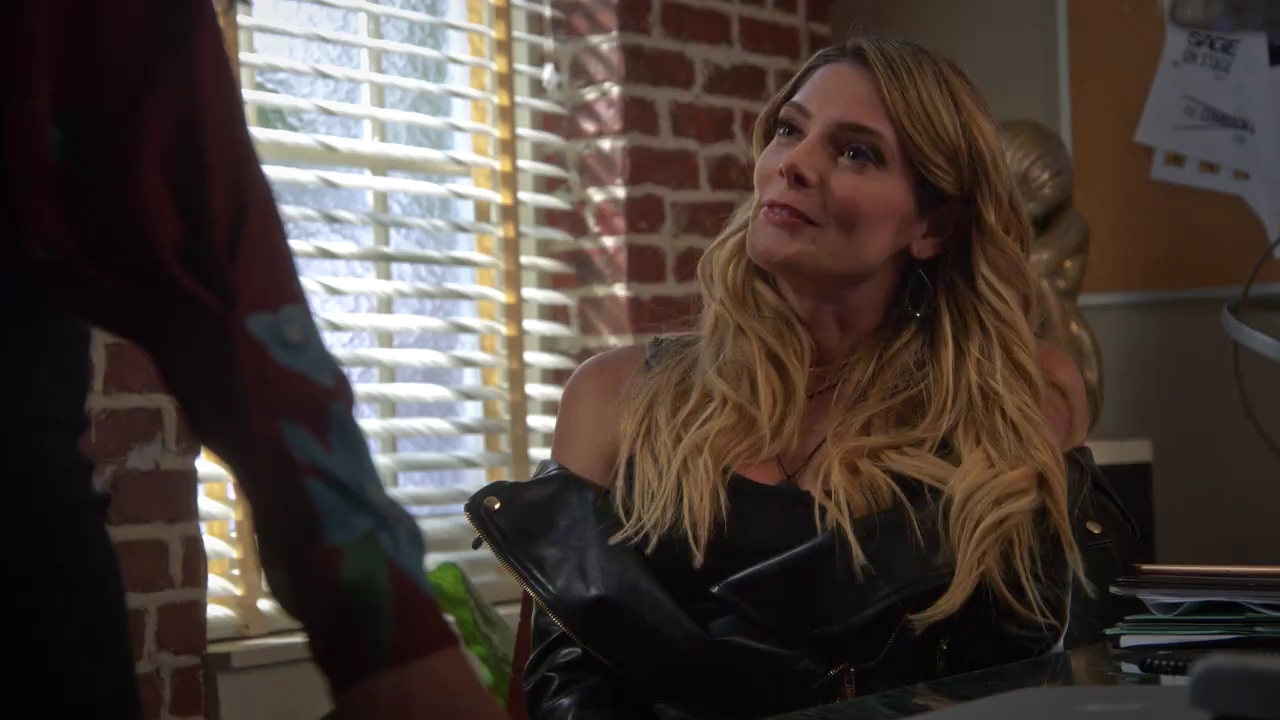 Ashley-Greene-dot-nl_StepUpHighWater2x02-0205.jpg