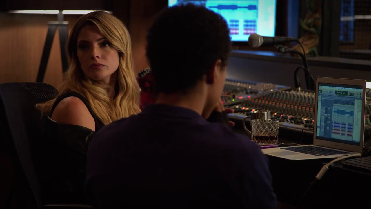 Ashley-Greene-dot-nl_StepUpHighWater2x02-1072.jpg