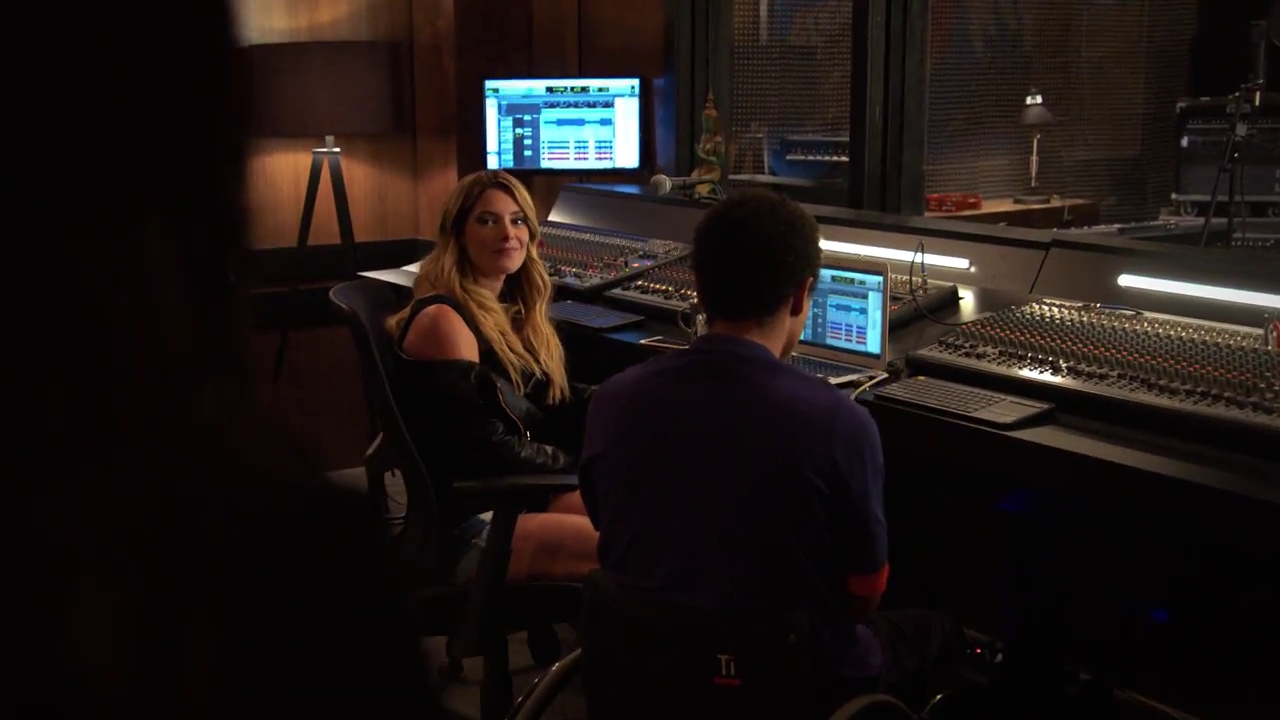 Ashley-Greene-dot-nl_StepUpHighWater2x02-1075.jpg