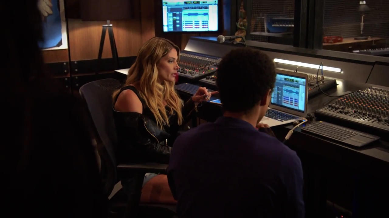 Ashley-Greene-dot-nl_StepUpHighWater2x02-1077.jpg