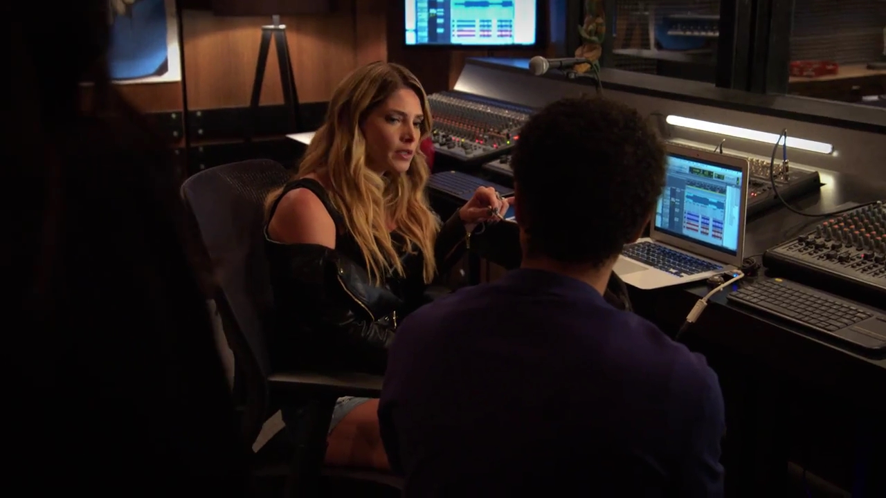 Ashley-Greene-dot-nl_StepUpHighWater2x02-1078.jpg