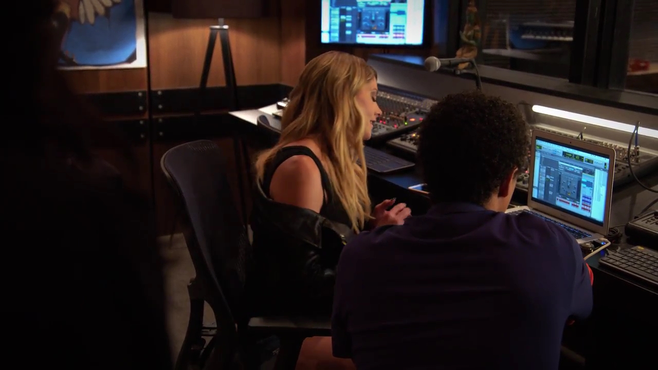 Ashley-Greene-dot-nl_StepUpHighWater2x02-1101.jpg