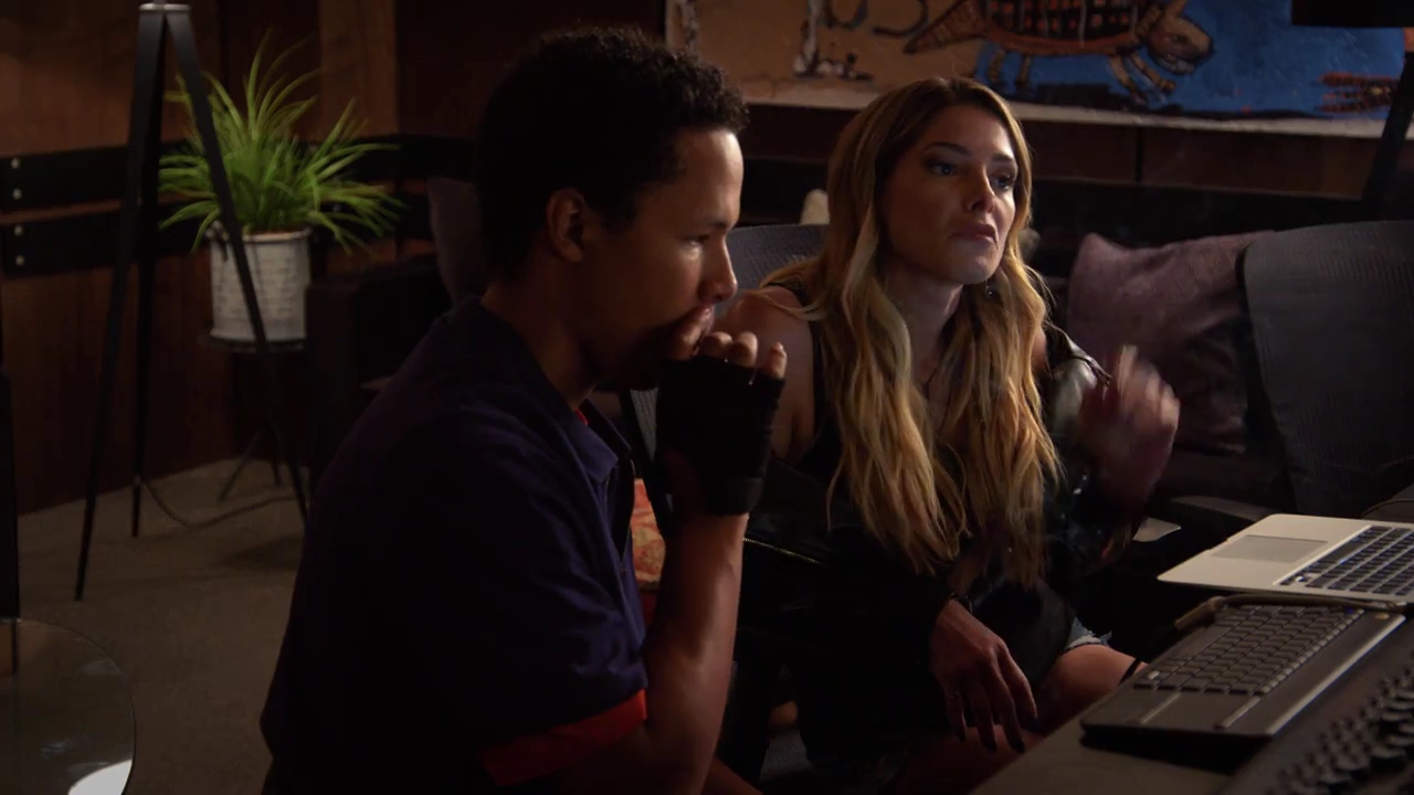 Ashley-Greene-dot-nl_StepUpHighWater2x02-1115.jpg