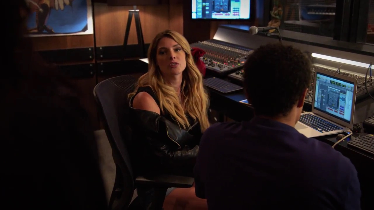 Ashley-Greene-dot-nl_StepUpHighWater2x02-1121.jpg