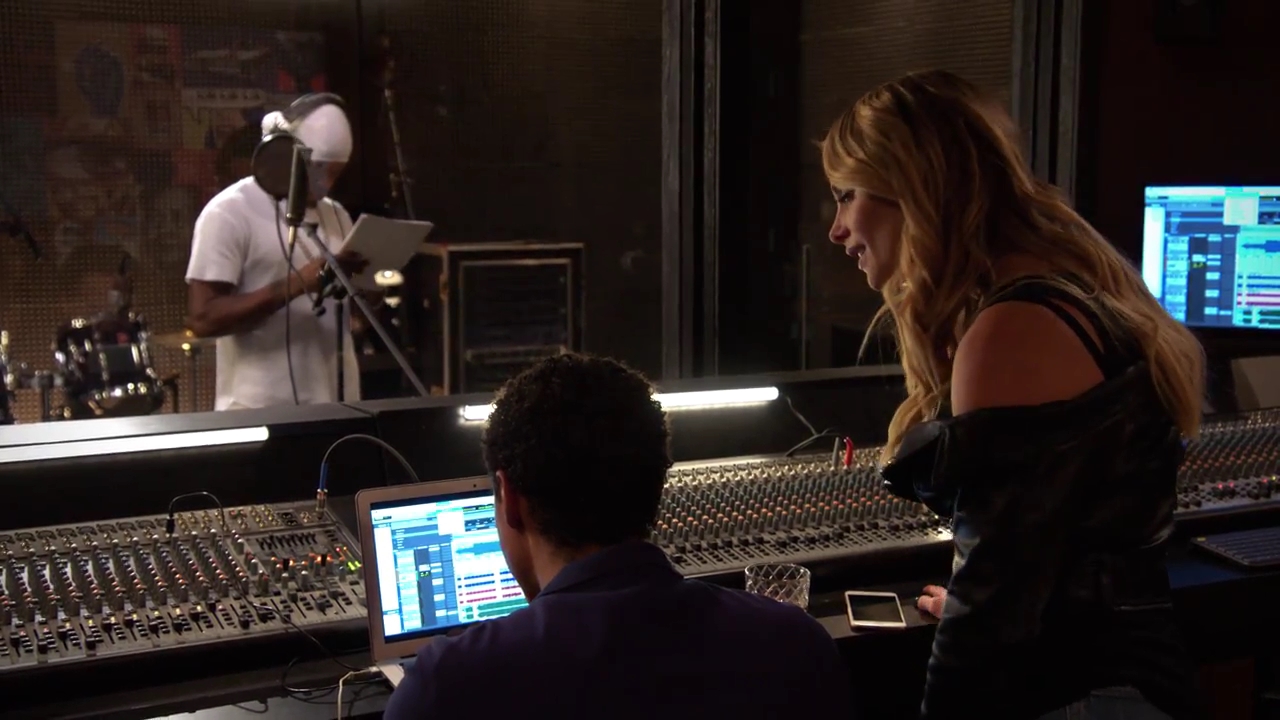 Ashley-Greene-dot-nl_StepUpHighWater2x02-1230.jpg