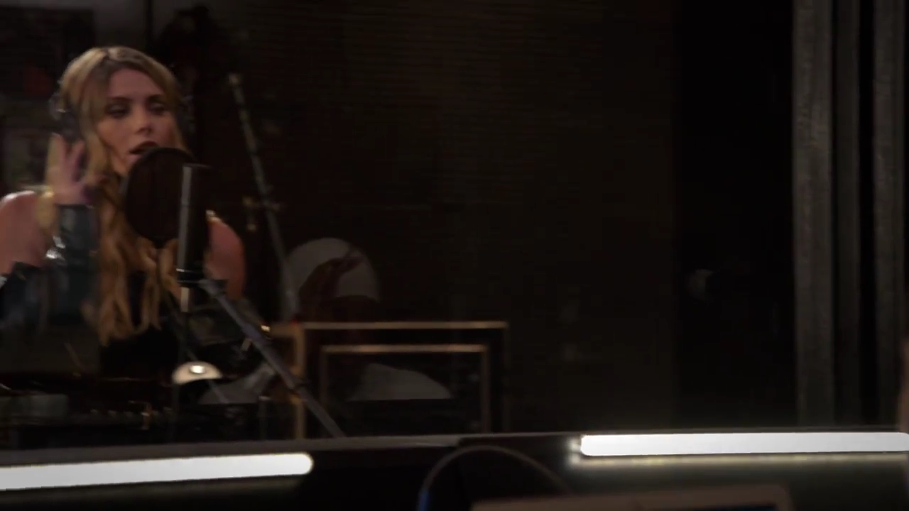Ashley-Greene-dot-nl_StepUpHighWater2x02-1406.jpg