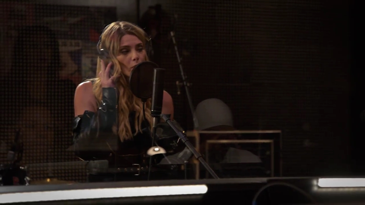 Ashley-Greene-dot-nl_StepUpHighWater2x02-1407.jpg