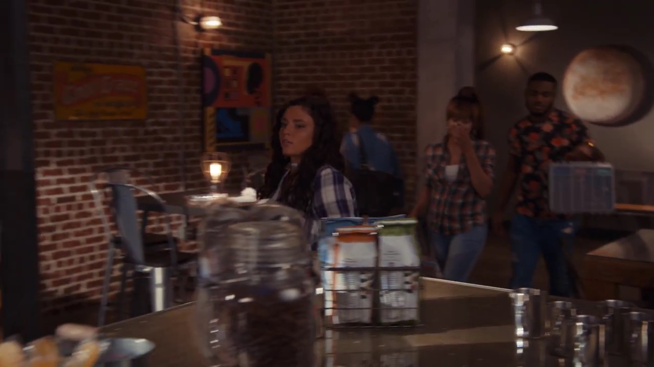 Ashley-Greene-dot-nl_StepUpHighWater2x03-2035.jpg