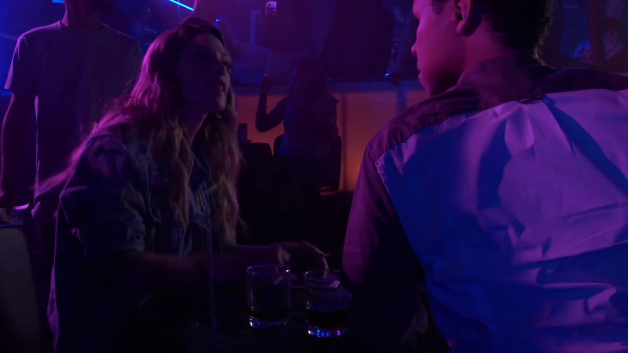 Ashley-Greene-dot-nl_StepUpHighWater2x03-2365.jpg