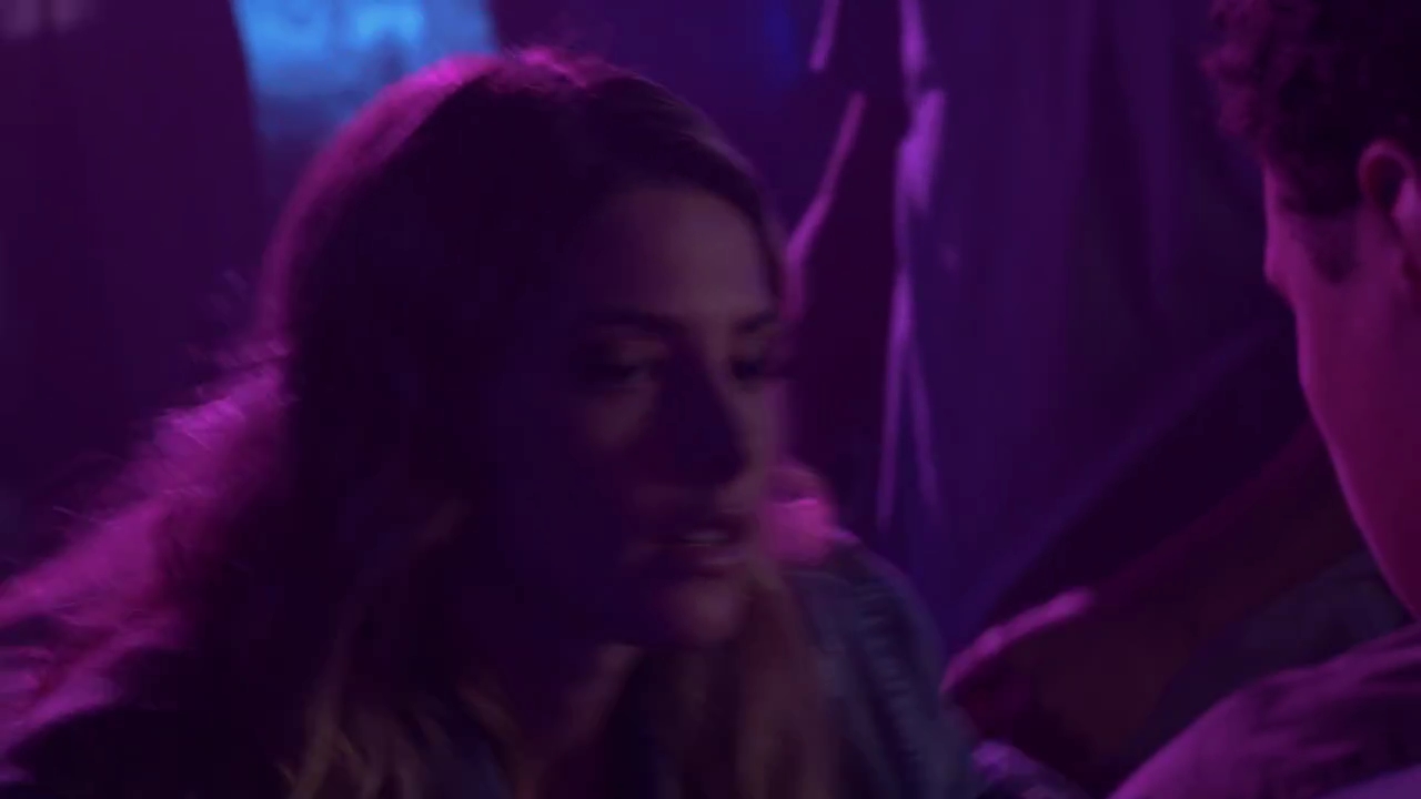 Ashley-Greene-dot-nl_StepUpHighWater2x03-2367.jpg