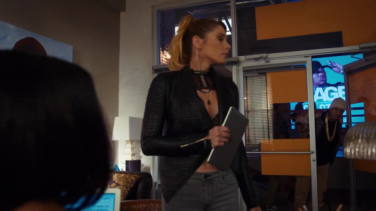 Ashley-Greene-dot-nl_StepUpHighWater2x03-2626.jpg