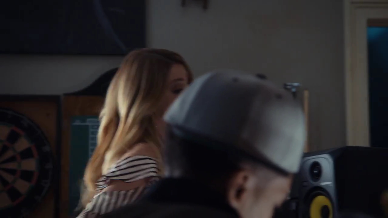 Ashley-Greene-dot-nl_StepUpHighWater2x04-3006.jpg