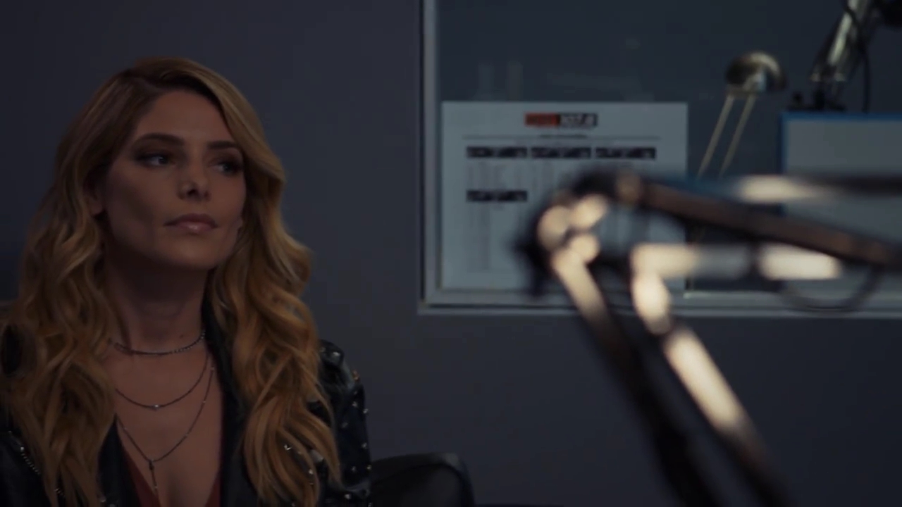 Ashley-Greene-dot-nl_StepUpHighWater2x04-3651.jpg
