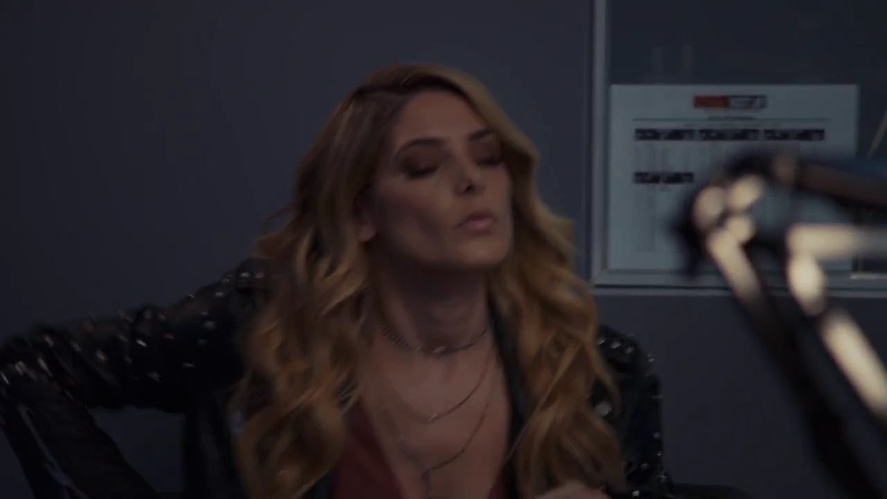 Ashley-Greene-dot-nl_StepUpHighWater2x04-3747.jpg