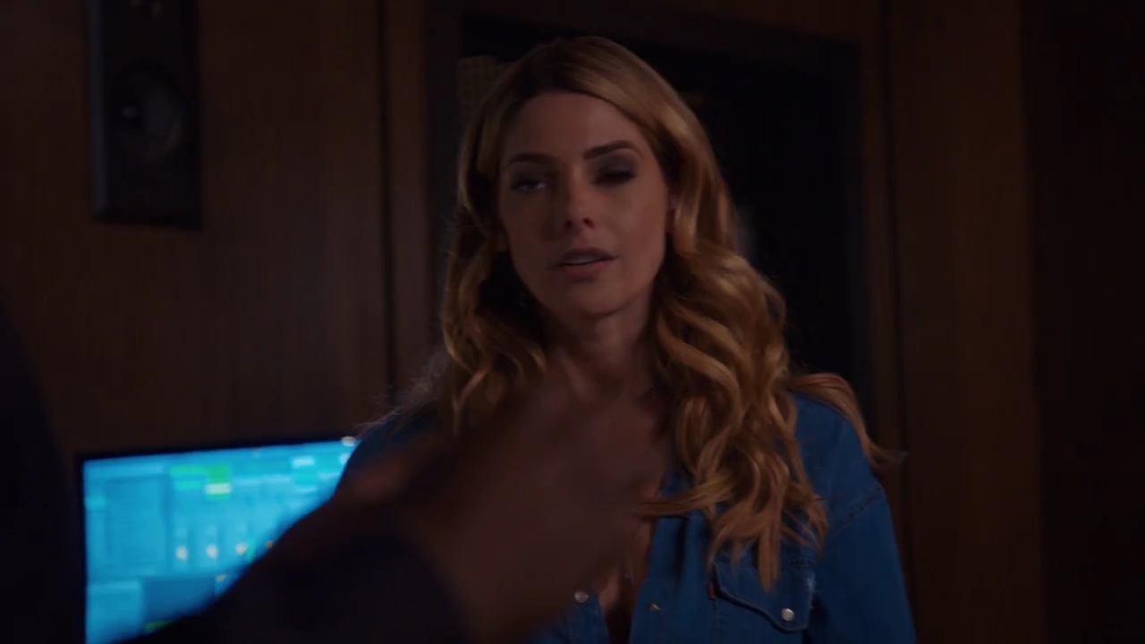 Ashley-Greene-dot-nl_StepUpHighWater2x05-2365.jpg