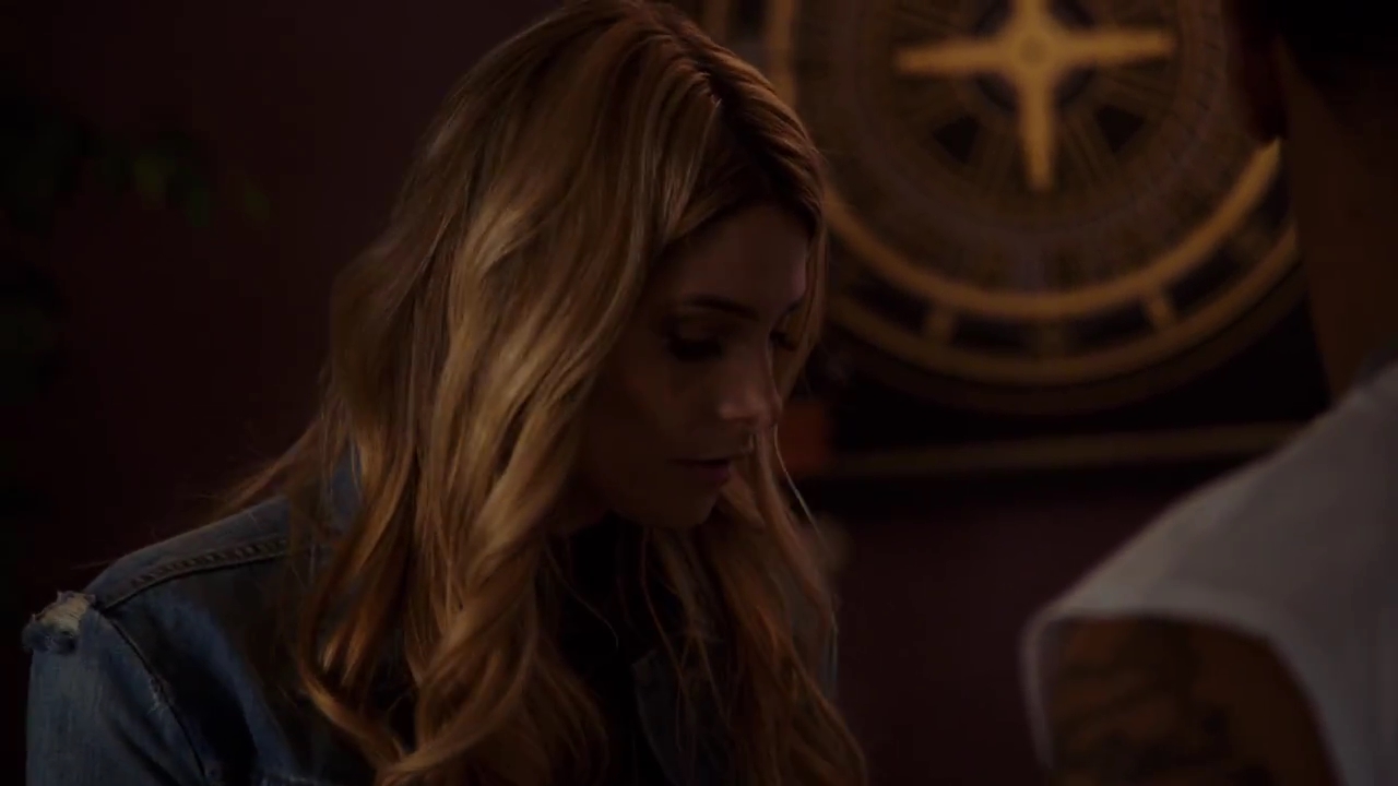 Ashley-Greene-dot-nl_StepUpHighWater2x06-0526.jpg