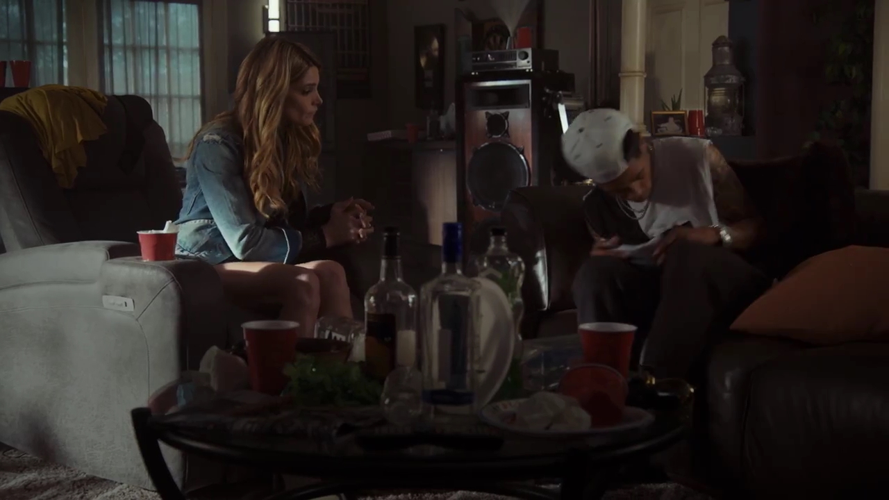 Ashley-Greene-dot-nl_StepUpHighWater2x06-1211.jpg