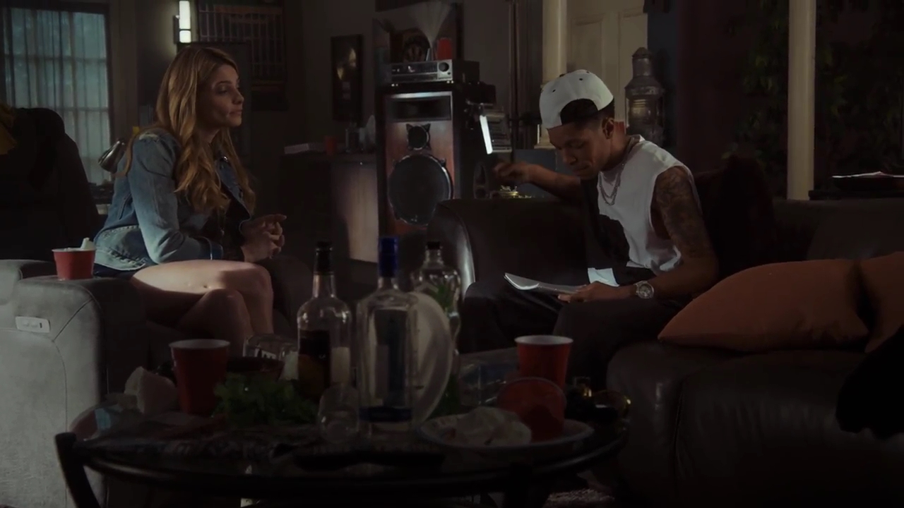 Ashley-Greene-dot-nl_StepUpHighWater2x06-1215.jpg
