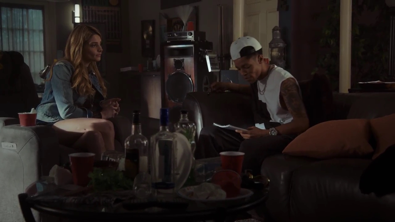 Ashley-Greene-dot-nl_StepUpHighWater2x06-1217.jpg