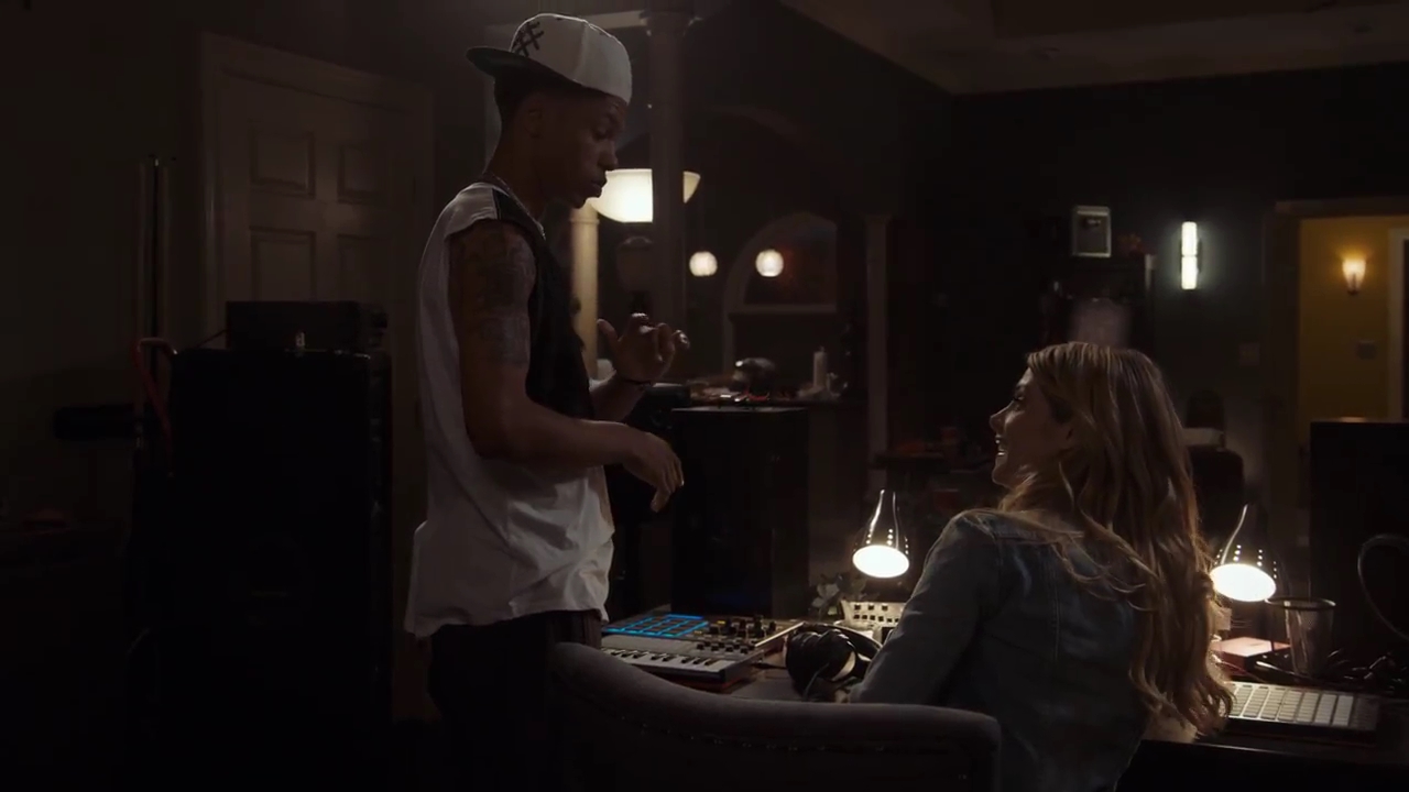 Ashley-Greene-dot-nl_StepUpHighWater2x06-1456.jpg
