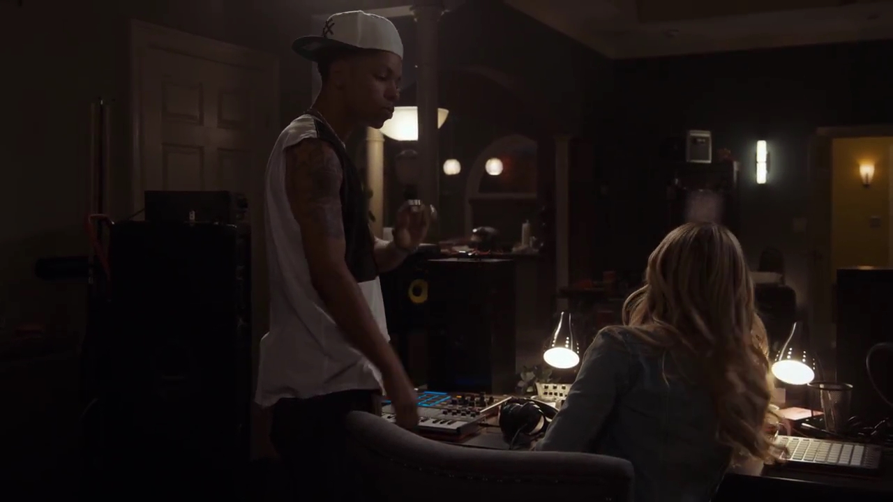 Ashley-Greene-dot-nl_StepUpHighWater2x06-1457.jpg