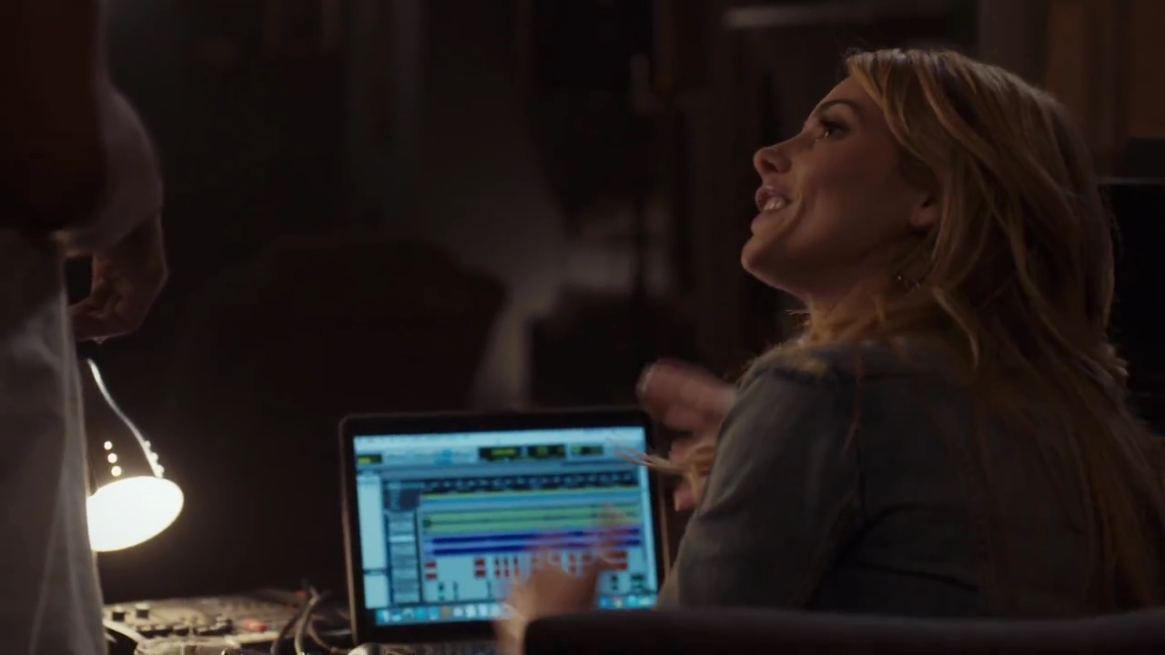 Ashley-Greene-dot-nl_StepUpHighWater2x06-1460.jpg