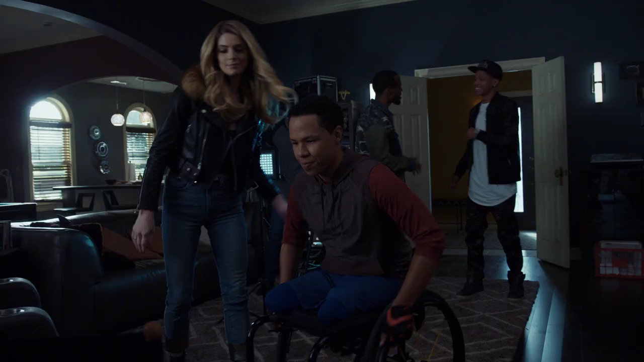 Ashley-Greene-dot-nl_StepUpHighWater2x07-0447.jpg
