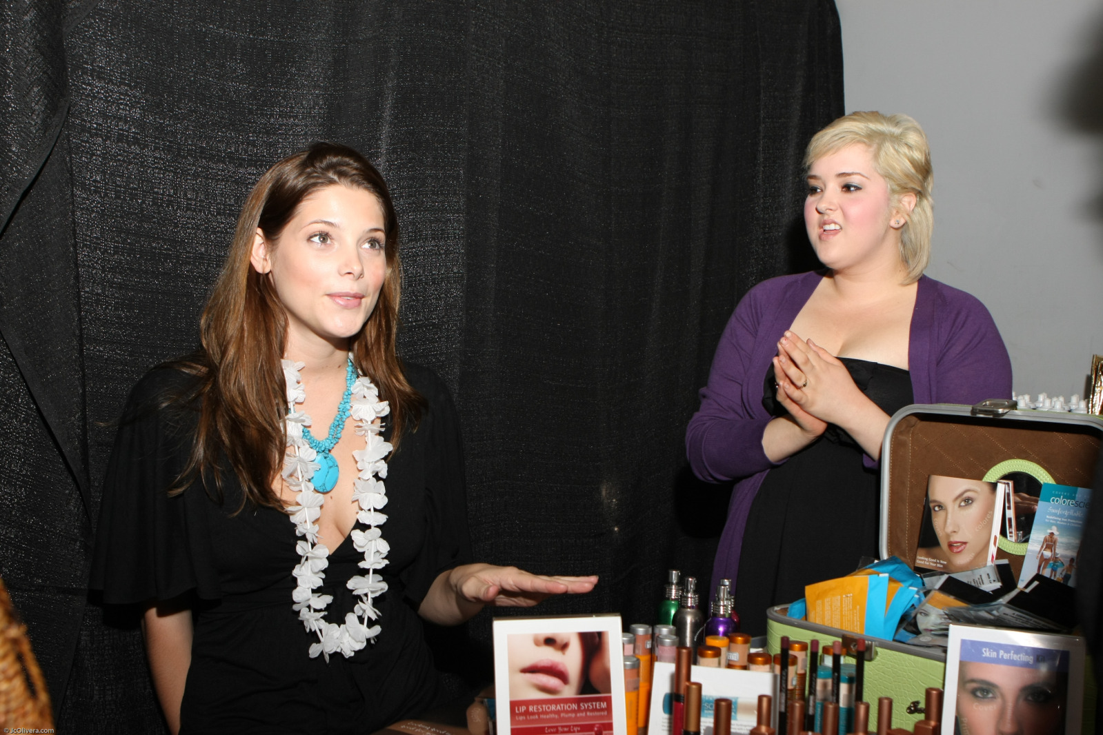 Ashley_SRSL_EmmyGiftingSuite004.jpg Ashley_SRSL_EmmyGiftingSuite004.jpg