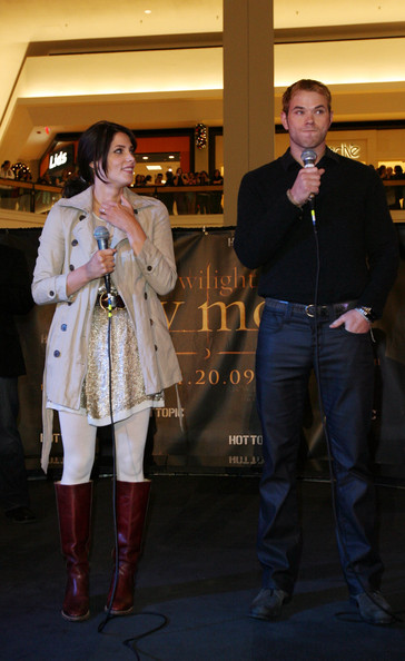 NewMoonCastTouratHotTopicChicago007.jpg NewMoonCastTouratHotTopicChicago007.jpg