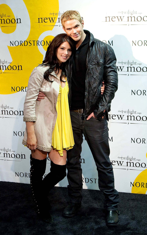 NewMoonCastTouratHotTopicSanFransico001.jpg NewMoonCastTouratHotTopicSanFransico001.jpg