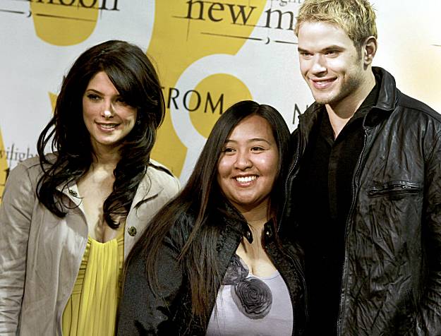 NewMoonCastTouratHotTopicSanFransico010.jpg NewMoonCastTouratHotTopicSanFransico010.jpg