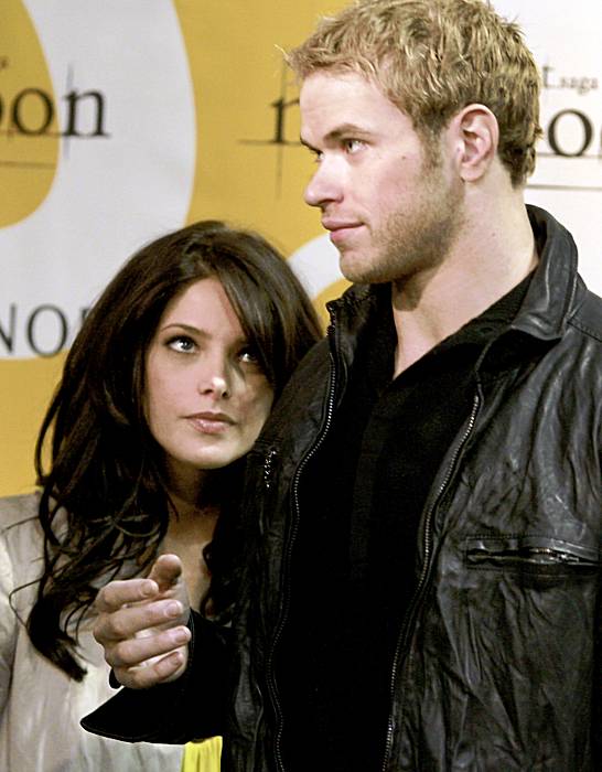 NewMoonCastTouratHotTopicSanFransico011.jpg NewMoonCastTouratHotTopicSanFransico011.jpg