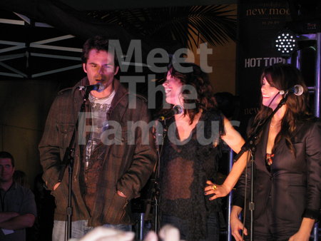 NewMoonCastTourHotTopic021.jpg NewMoonCastTourHotTopic021.jpg