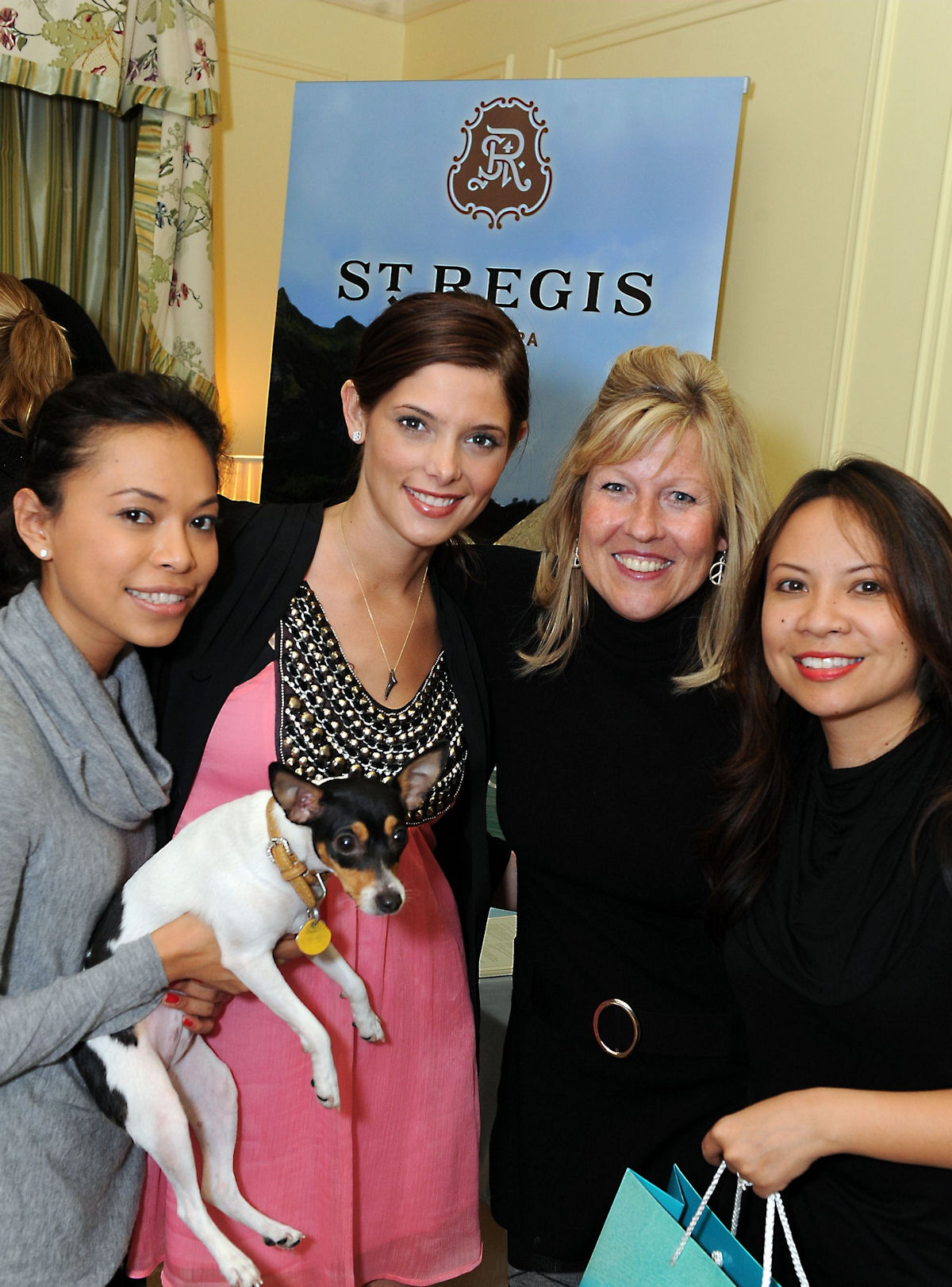 KariFeinsteinGoldenGlobesStyleLoungeAndReebok027.jpg KariFeinsteinGoldenGlobesStyleLoungeAndReebok027.jpg