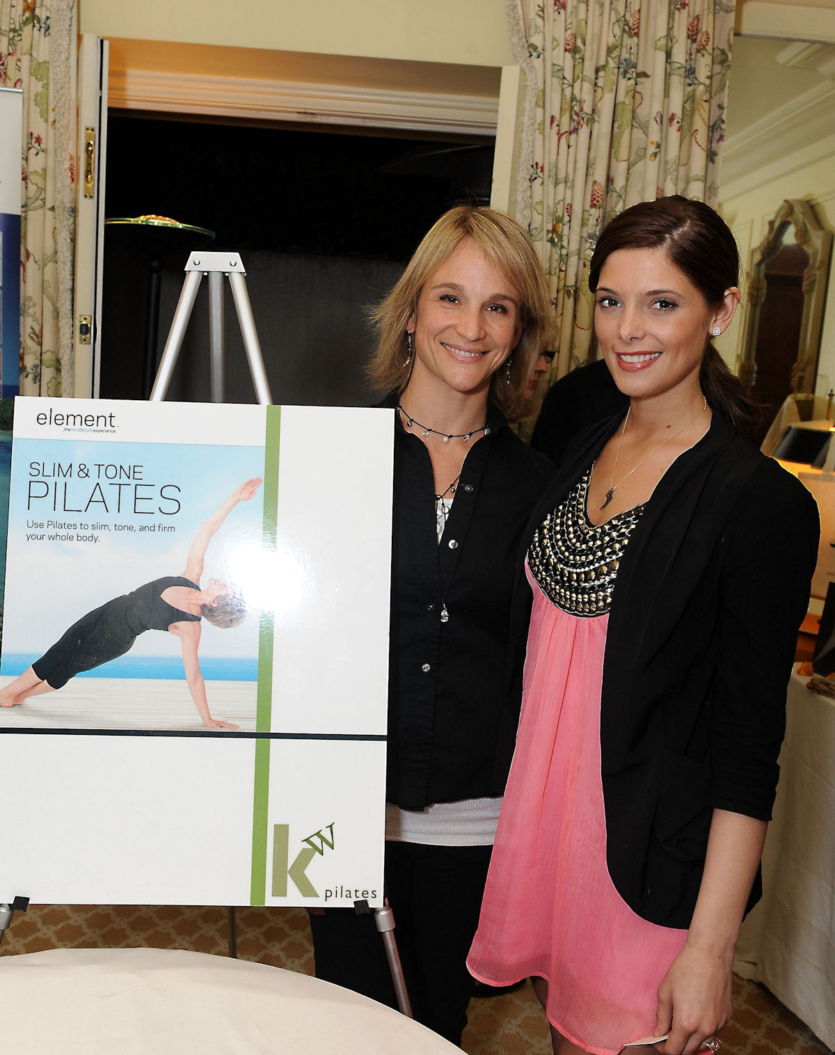 KariFeinsteinGoldenGlobesStyleLoungeAndReebok040.jpg KariFeinsteinGoldenGlobesStyleLoungeAndReebok040.jpg