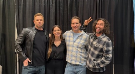 backstage001.jpg backstage001.jpg