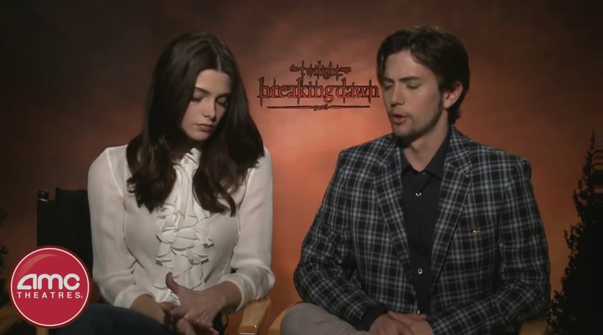Ashley-Greene-dot-nl_BreakingDawnInterview-AMCTheatres0146.jpg