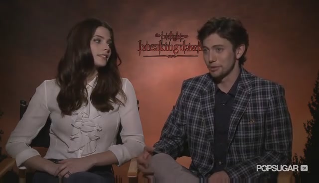 Ashley-Greene-dot-nl_BreakingDawnInterview-PopSugarTV0034.jpg